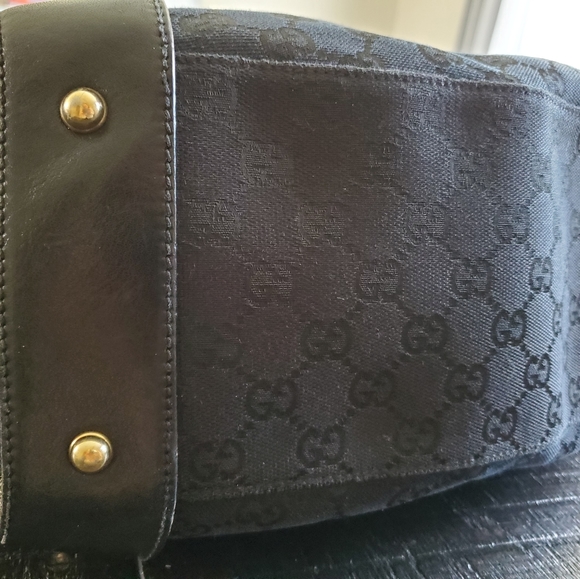 Authentic Gucci Pelham Handbag - Picture 3 of 16